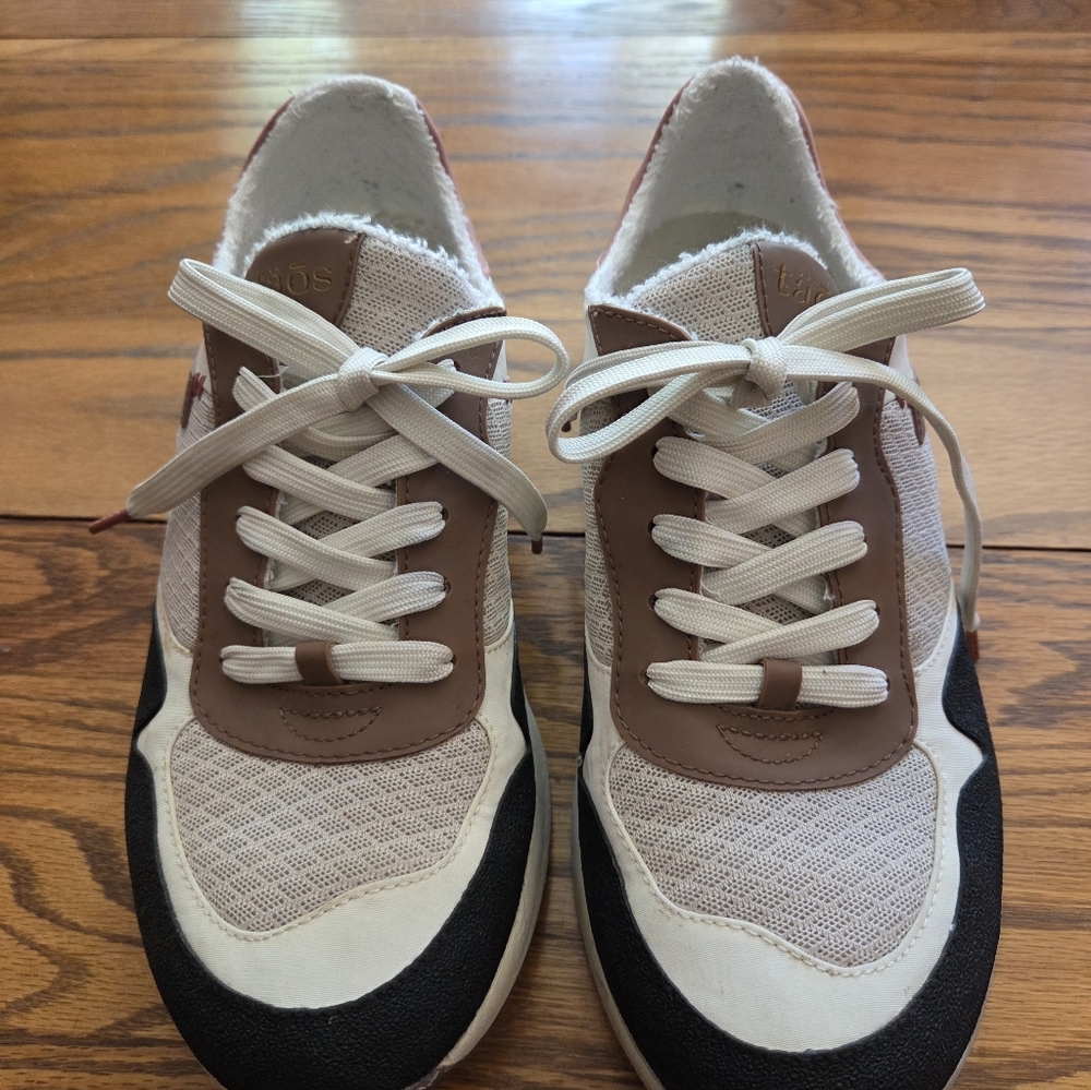 Taos Footwear Women's Direction Sneakers - Beige, Rosette and Black - Size 7